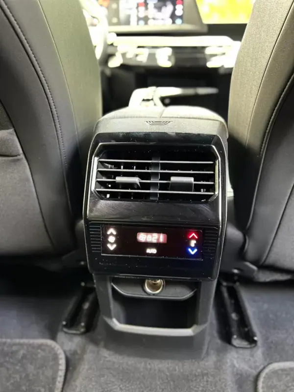 Peugeot 5008 2025 - 31500 EUR, 26000 km - AUTO.MOTO.pt - 26000km - foto 10 de 21