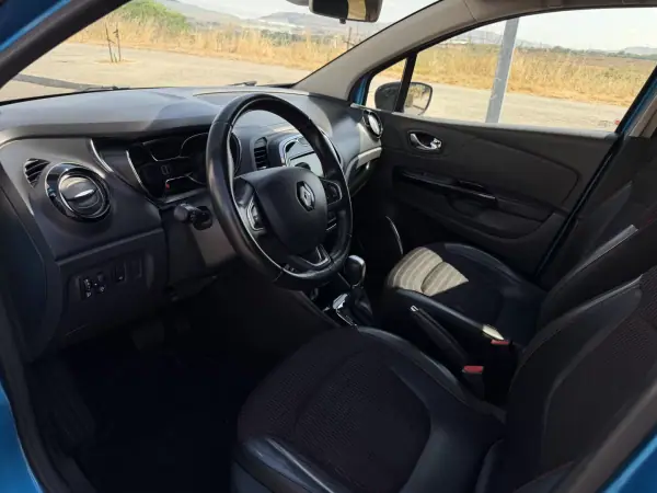Renault Captur 2017 - 12995 EUR, 103000 km - AUTO.MOTO.pt - 103000km - foto 11 de 38