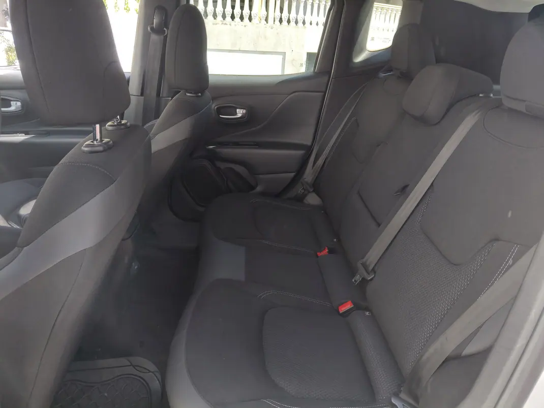 Jeep Renegade 2021 - 19500 EUR, 142348 km - AUTO.MOTO.pt - 142348km - foto 8 de 11