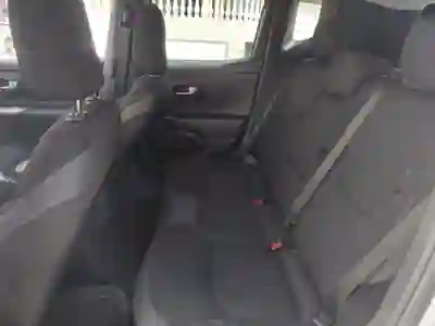 Jeep Renegade 2021 - 19500 EUR, 142348 km - AUTO.MOTO.pt - 142348km - foto 8 de 11