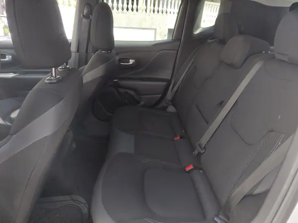Jeep Renegade 2021 - 19500 EUR, 142348 km - AUTO.MOTO.pt - 142348km - foto 8 de 11