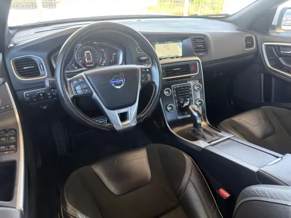 Volvo S60 2016 - 14990 EUR, 183000 km - AUTO.MOTO.pt - 183000km - foto 11 de 21
