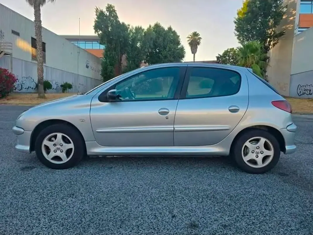 Peugeot 206 2005 - 3500 EUR, 232000 km - AUTO.MOTO.pt - 232000km - foto 4 de 20