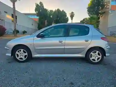 Peugeot 206 2005 - 3500 EUR, 232000 km - AUTO.MOTO.pt - 232000km - foto 4 de 20