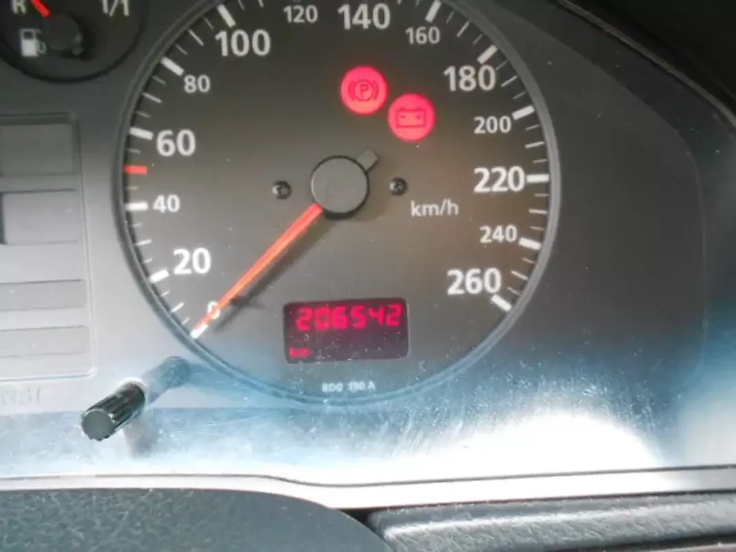 Audi A4 1996 - 3500 EUR, 206542 km - AUTO.MOTO.pt - 206542km - foto 11 de 11