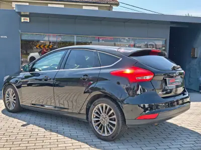 Ford Focus 2018 - 11500 EUR, 95000 km - AUTO.MOTO.pt - 95000km - foto 9 de 23