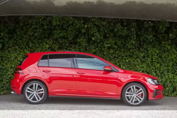 Volkswagen Golf 2019 - 23900 EUR, 105500 km - AUTO.MOTO.pt - 105500km - foto 6 de 18