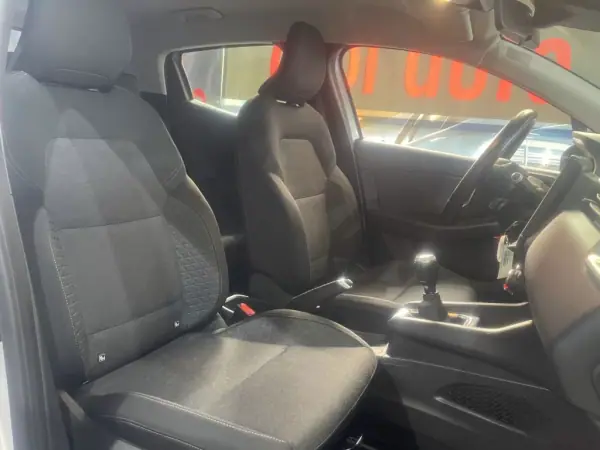 Renault Clio 2019 - 14480 EUR, 30000 km - AUTO.MOTO.pt - 30000km - foto 36 de 50