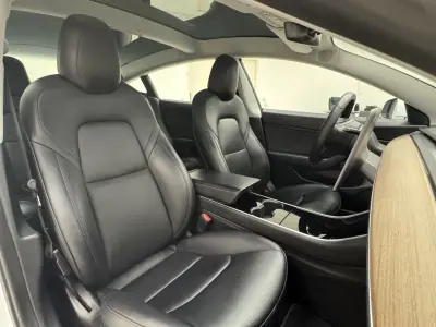 Tesla Model 3 2019 - 24890 EUR, 118800 km - AUTO.MOTO.pt - 118800km - foto 24 de 29