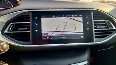 Peugeot 308 SW 2020 - 14500 EUR, 142000 km - AUTO.MOTO.pt - 142000km - foto 25 de 28