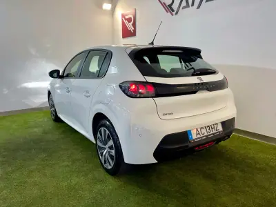 Peugeot 208 2020 - 11900 EUR, 177000 km - AUTO.MOTO.pt - 177000km - foto 8 de 28