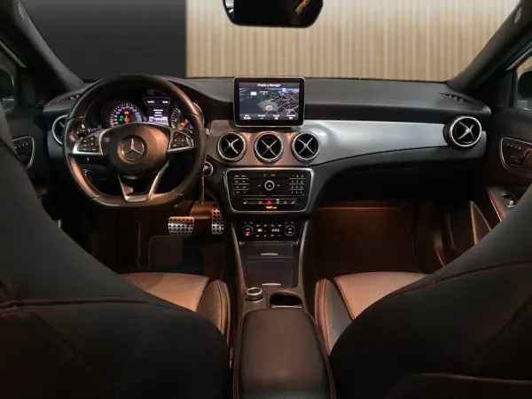 Mercedes-Benz GLA 180 2015 - 21950 EUR, 22737 km - AUTO.MOTO.pt - 22737km - foto 8 de 20