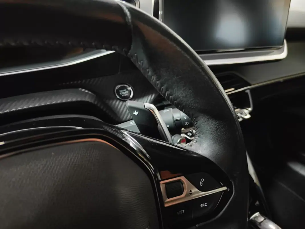 Peugeot 208 2019 - 14500 EUR, 90000 km - AUTO.MOTO.pt - 90000km - foto 48 de 60