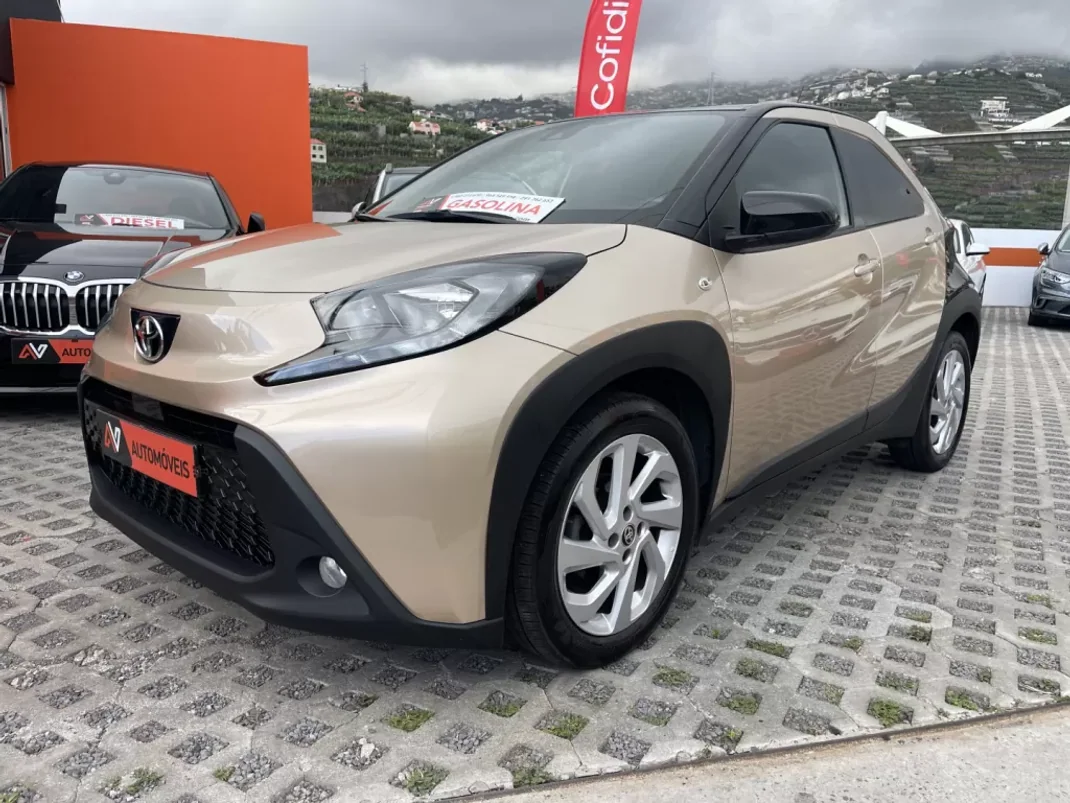 Toyota Aygo 2023 - 18950 EUR, 51990 km - AUTO.MOTO.pt - 51990km - foto 3 de 12
