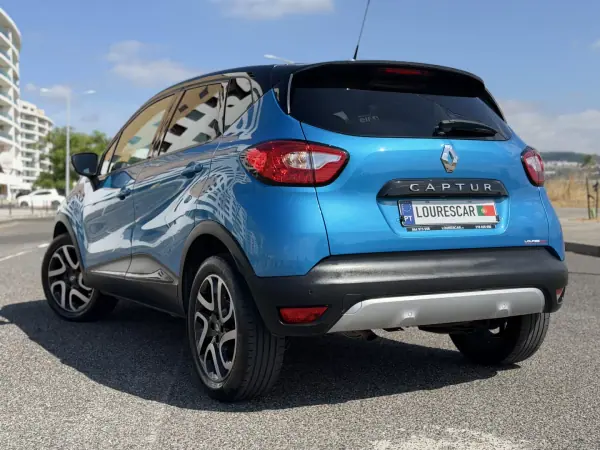 Renault Captur 2017 - 12995 EUR, 103000 km - AUTO.MOTO.pt - 103000km - foto 3 de 38