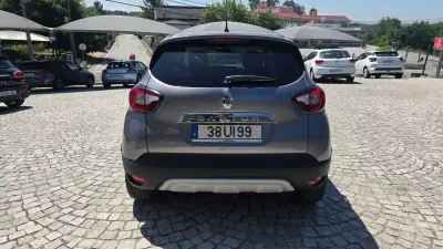 Renault Captur 2018 - 13990 EUR, 85000 km - AUTO.MOTO.pt - 85000km - foto 4 de 23