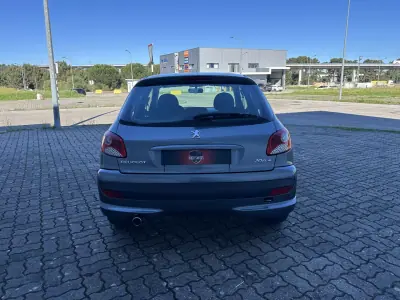 Peugeot 206 2010 - 5990 EUR, 158000 km - AUTO.MOTO.pt - 158000km - foto 6 de 16