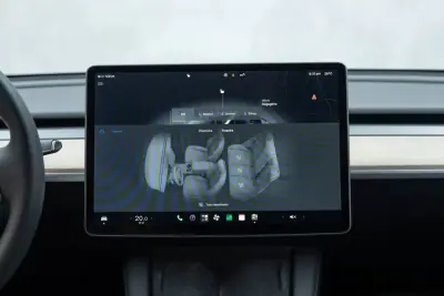 Tesla Model Y 2023 - 35950 EUR, 57000 km - 57000km - foto 28 de 49