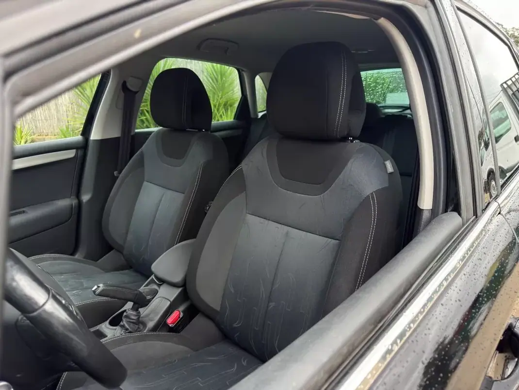 Citroën C4 2011 - 8990 EUR, 165000 km - AUTO.MOTO.pt - 165000km - foto 5 de 16