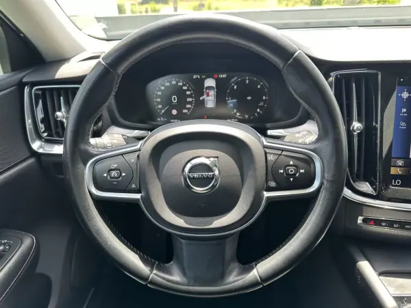 Volvo V60 2020 - 20900 EUR, 100000 km - AUTO.MOTO.pt - 100000km - foto 33 de 59
