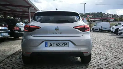 Renault Clio 2022 — photo 6 of 10