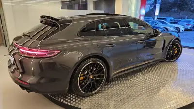 Porsche Panamera Sport Turismo 2018 - 71900 EUR, 135500 km - AUTO.MOTO.pt - 135500km - foto 15 de 49
