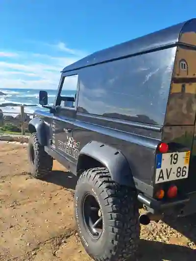 Land Rover Defender 2005 - 52000 EUR, 79000 km - AUTO.MOTO.pt - 79000km - foto 8 de 11