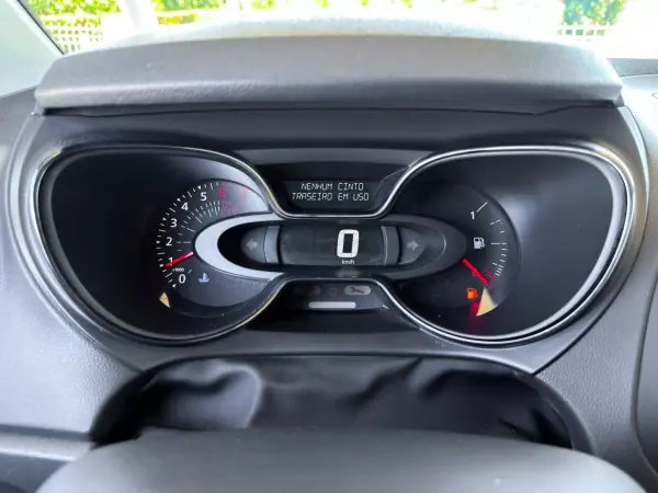 Renault Captur 2019 - 12750 EUR, 68000 km - AUTO.MOTO.pt - 68000km - foto 22 de 26