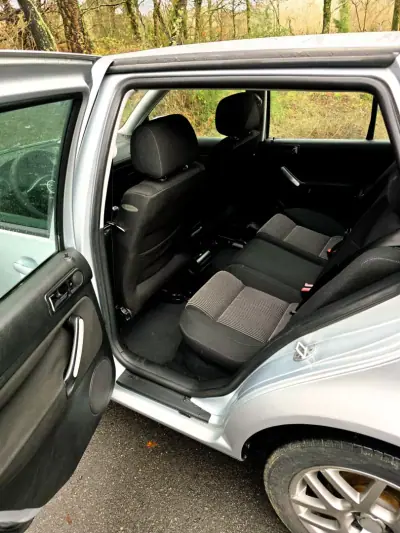 Volkswagen Golf 2001 - 4990 EUR, 358400 km - AUTO.MOTO.pt - 358400km - foto 22 de 23