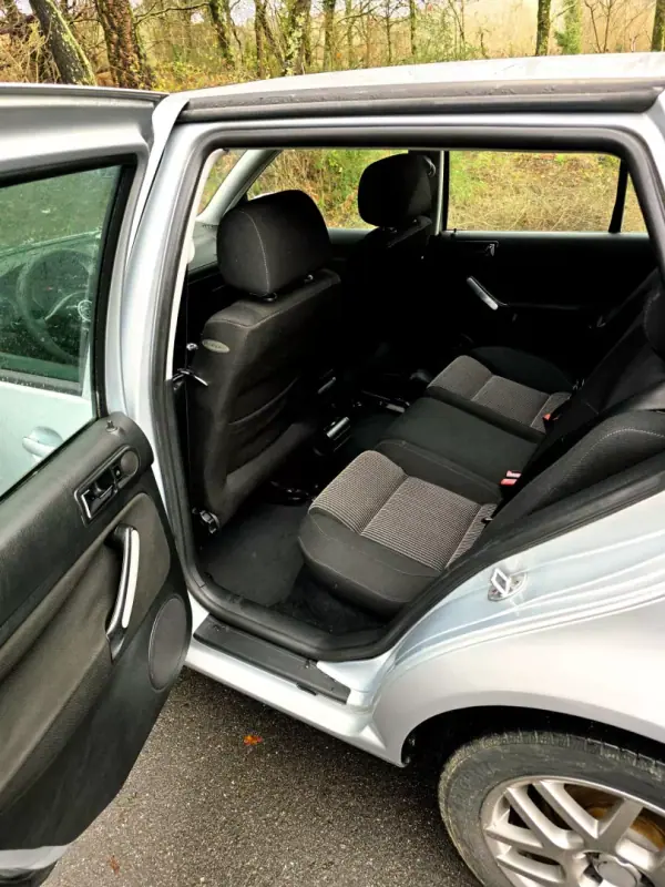 Volkswagen Golf 2001 - 4990 EUR, 358400 km - AUTO.MOTO.pt - 358400km - foto 22 de 23