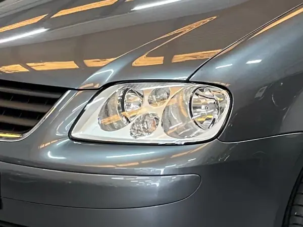 Volkswagen Touran 2009 - 11950 EUR, 151968 km - AUTO.MOTO.pt - 151968km - foto 5 de 19