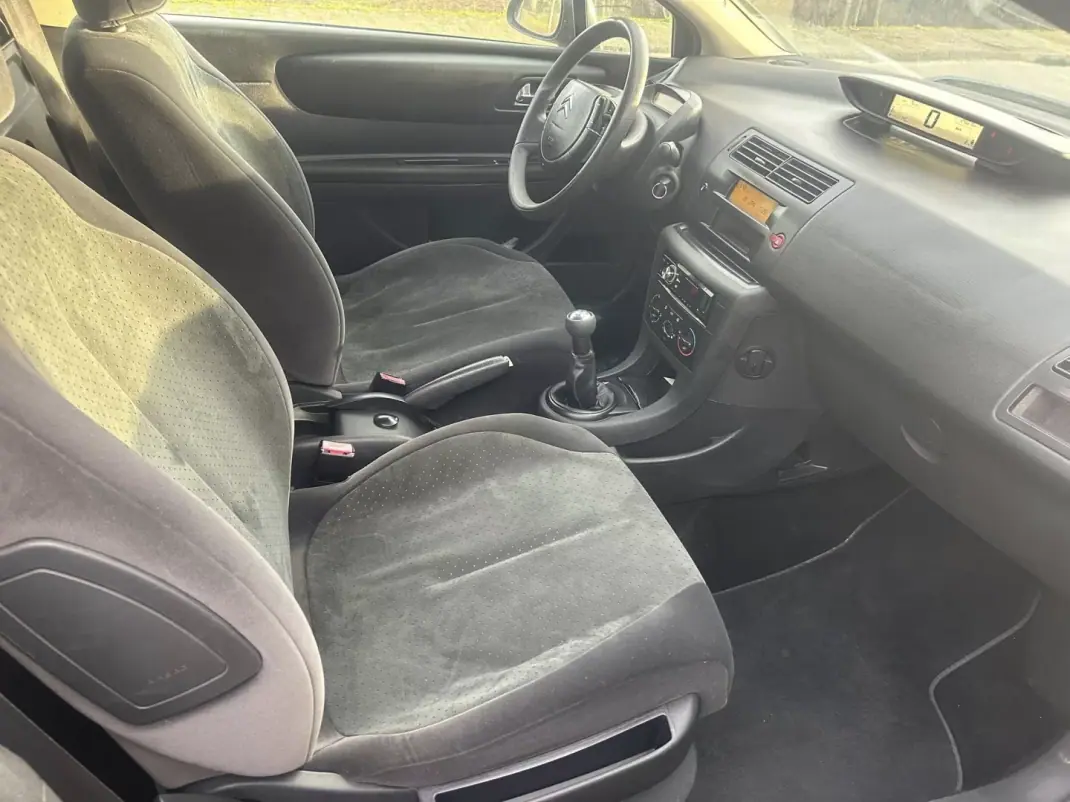 Citroën C4 2007 - 3250 EUR, 240000 km - AUTO.MOTO.pt - 240000km - foto 7 de 8