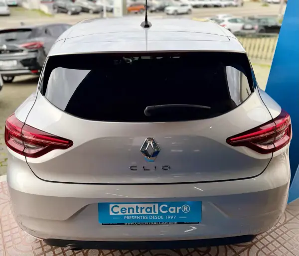 Renault Clio 2023 - 15450 EUR, 61000 km - AUTO.MOTO.pt - 61000km - foto 10 de 31