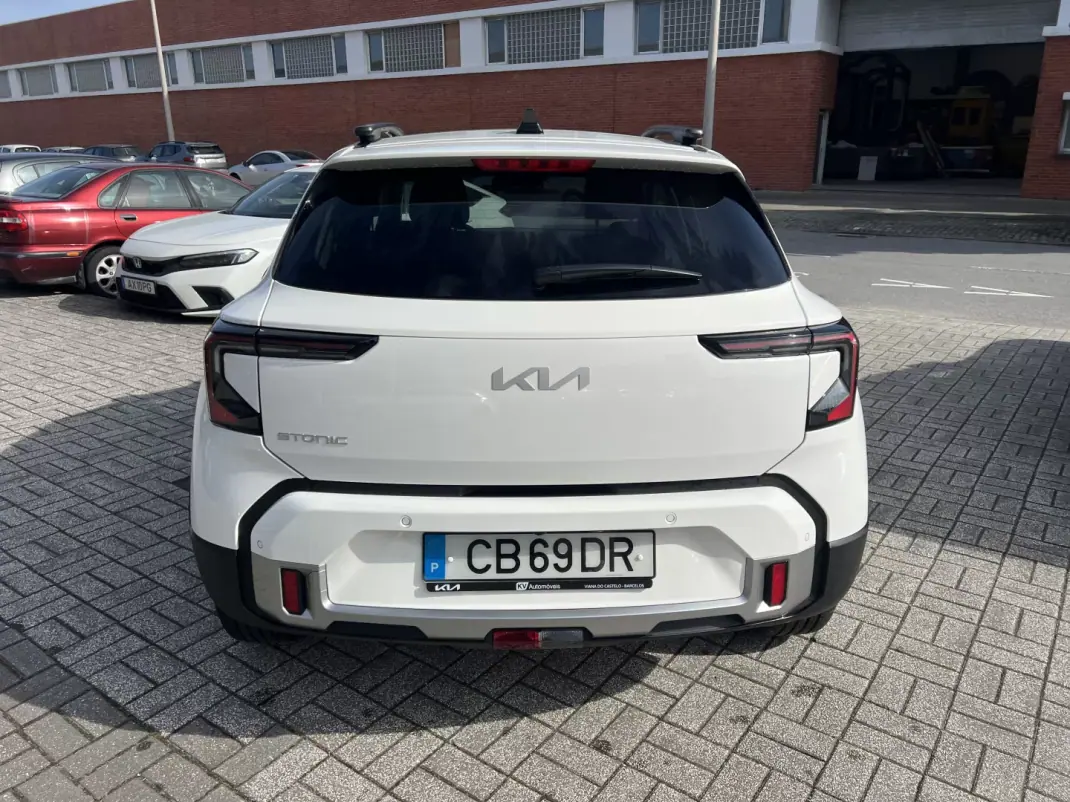 Kia Stonic 2025 - 21900 EUR, 2200 km - AUTO.MOTO.pt - 2200km - foto 5 de 19