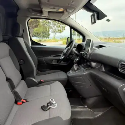 Citroën Berlingo 2019 - 14950 EUR, 96000 km - AUTO.MOTO.pt - 96000km - foto 14 de 17