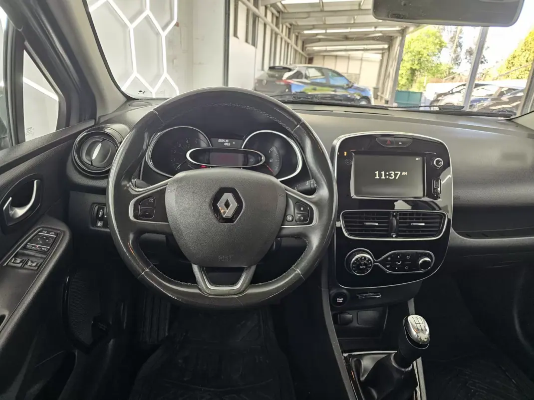 Renault Clio Sport Tourer 2019 - 8650 EUR, 259539 km - AUTO.MOTO.pt - 259539km - foto 20 de 24
