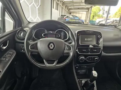 Renault Clio Sport Tourer 2019 - 8650 EUR, 259539 km - AUTO.MOTO.pt - 259539km - foto 20 de 24
