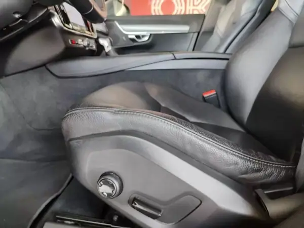 Volvo V90 2018 - 20990 EUR, 188000 km - AUTO.MOTO.pt - 188000km - foto 23 de 35