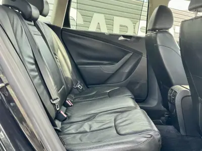 Volkswagen Passat Variant 2007 - 6950 EUR, 240000 km - AUTO.MOTO.pt - 240000km - foto 23 de 24