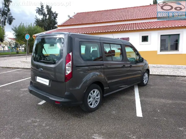 Ford Tourneo Connect 2020 - 19980 EUR, 108000 km - AUTO.MOTO.pt - 108000km - foto 6 de 31