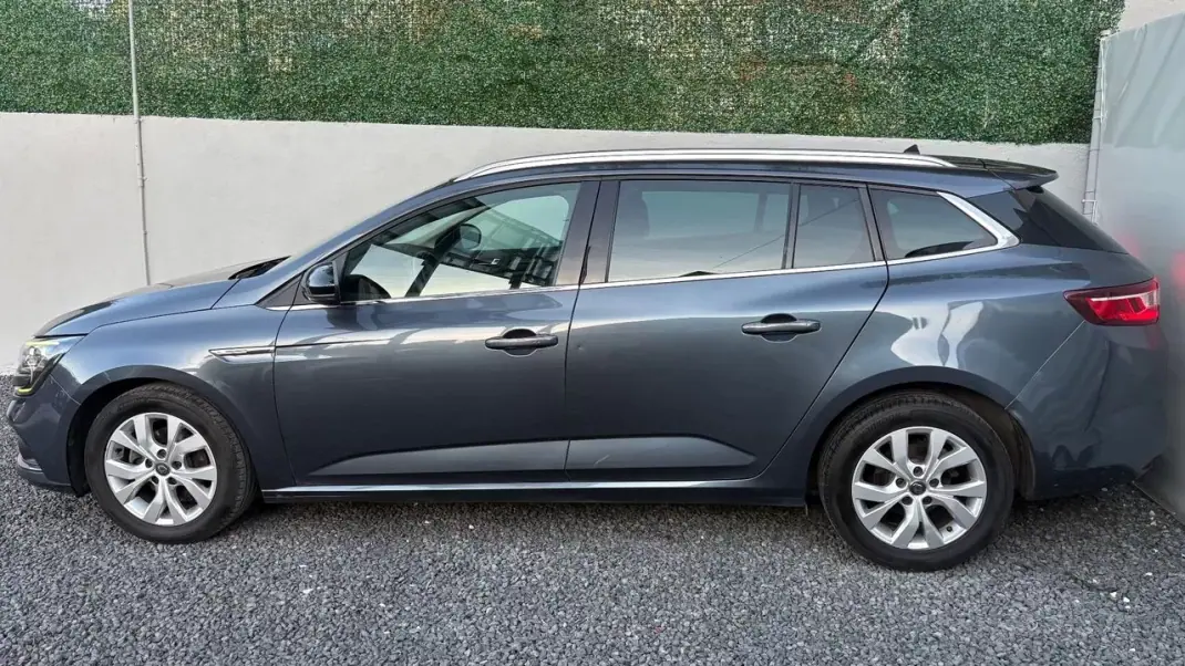 Renault Mégane Sport Tourer 2019 - 13400 EUR, 94500 km - AUTO.MOTO.pt - 94500km - foto 3 de 12