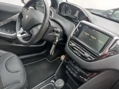 Peugeot 2008 2016 - 12200 EUR, 107000 km - AUTO.MOTO.pt - 107000km - foto 18 de 20