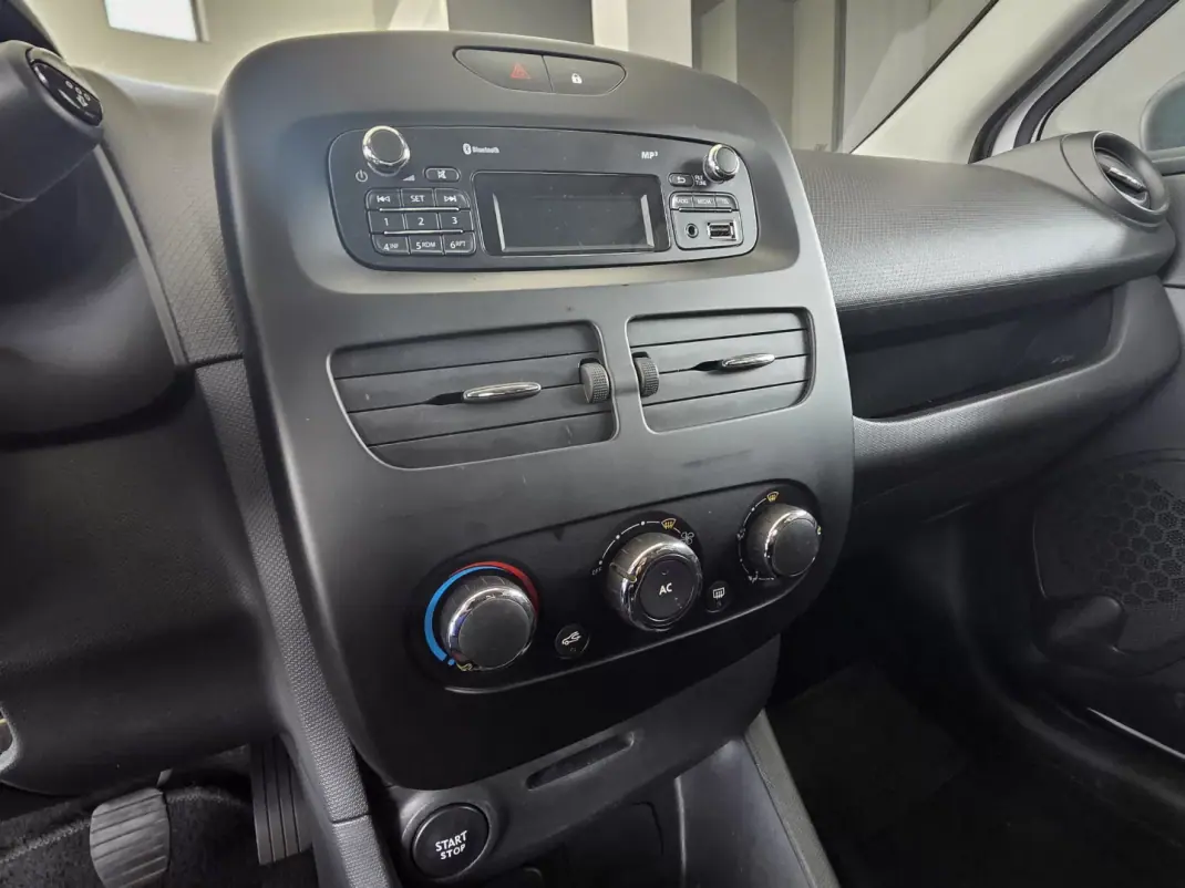 Renault Clio 1.5 Dci Van 2014 - 5750 EUR, 192158 km - AUTO.MOTO.pt - 192158km - foto 10 de 15