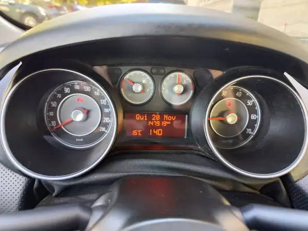 Fiat Punto Evo 2011 - 5780 EUR, 148000 km - AUTO.MOTO.pt - 148000km - foto 32 de 38