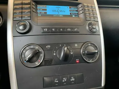 Mercedes-Benz A 180 2006 - 5950 EUR, 150000 km - AUTO.MOTO.pt - 150000km - foto 13 de 22