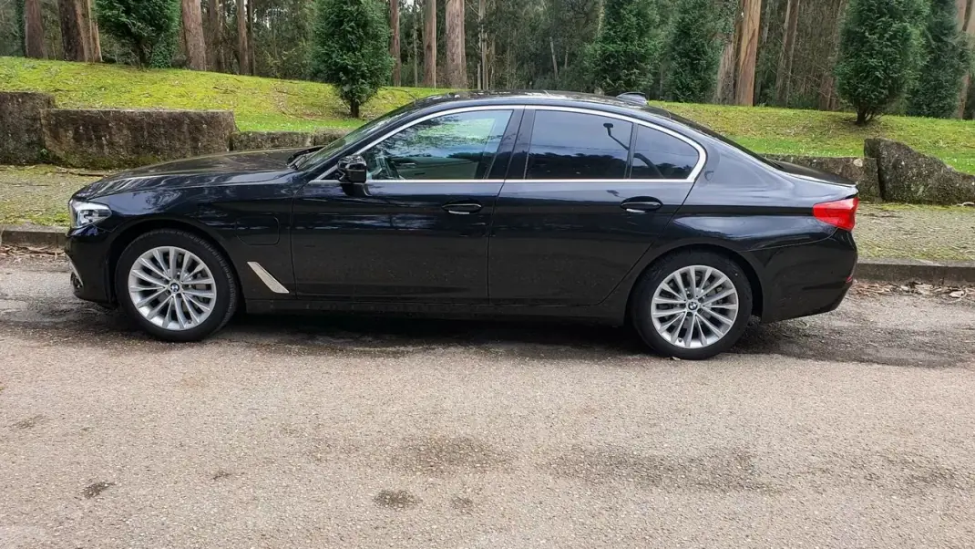 BMW 530e 2019 - 31990 EUR, 7558 km - AUTO.MOTO.pt - 7558km - foto 5 de 27