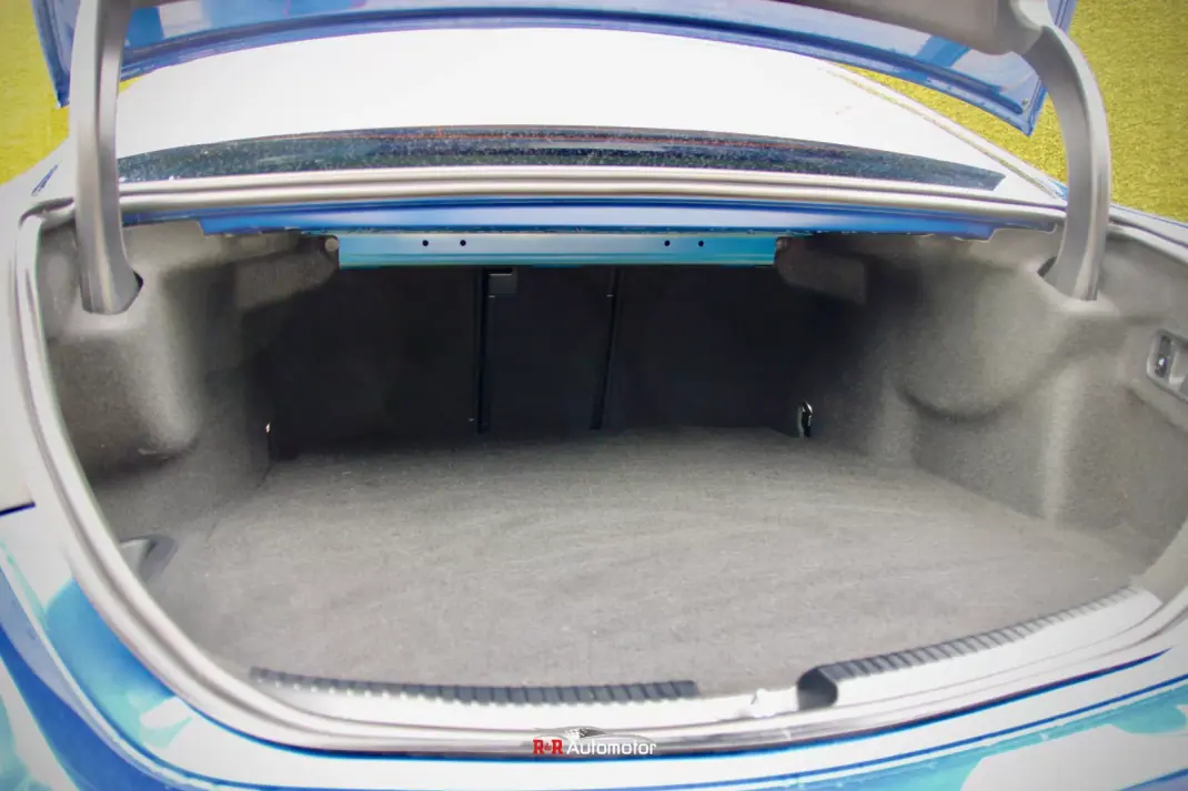 Mercedes-Benz C 300 2022 - 43500 EUR, 65000 km - AUTO.MOTO.pt - 65000km - foto 47 de 47