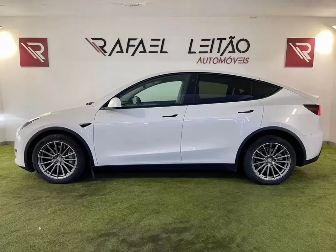 Tesla Model Y 2022 - 38750 EUR, 44000 km - 44000km - foto 12 de 42