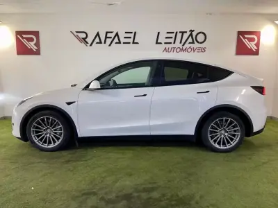 Tesla Model Y 2022 - 38750 EUR, 44000 km - AUTO.MOTO.pt - 44000km - foto 12 de 42