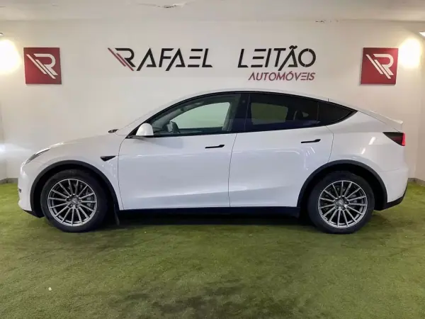 Tesla Model Y 2022 - 38750 EUR, 44000 km - AUTO.MOTO.pt - 44000km - foto 12 de 42